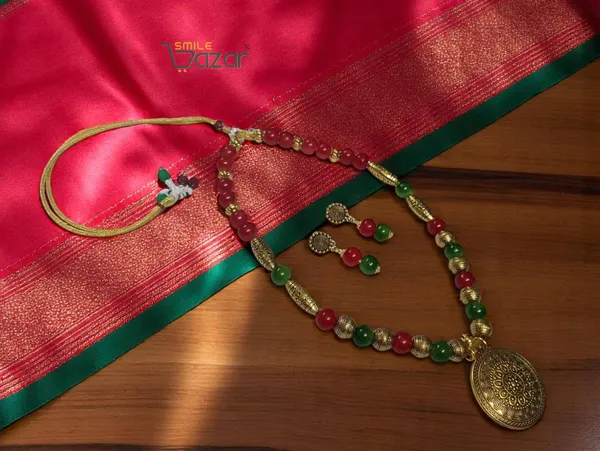 RED_AND_GREEN_DAZZLING_AESTHETIC_GLASS_BEADS_NECKLACE_SET_FOR_ALL_OCCASION