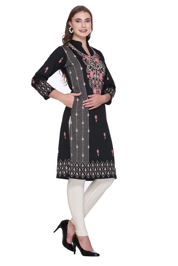 Rosary_Women_Printed_Straight_Kurta_(Black)