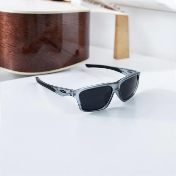 SwamiRaj_EyeWorld_Sporty_Sunglass_with_Grey_Frame_&_Black_Rubber_Grip,__Stylish_Rich_Looking_UV_Protected_Polarized_Sunglasses_for_Men_&_Women_(OX_8201-0458_Grey)