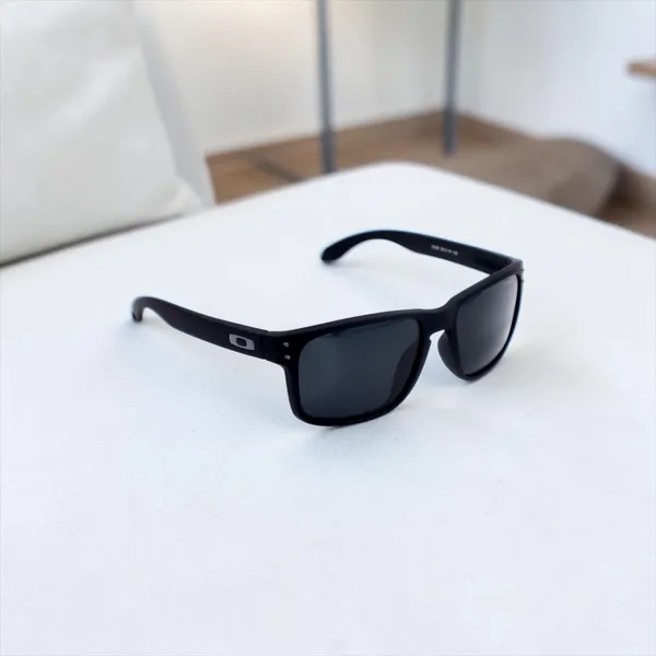SwamiRaj_EyeWorld_Sporty_Sunglasses_with_Stylish_Rich_Looking_UV_Protected_Polarized_Sunglasses_for_Men_&_Women_(3338_Black)