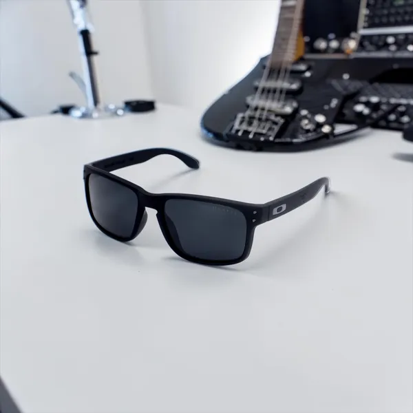 SwamiRaj_EyeWorld_Sporty_Sunglasses_with_Stylish_Rich_Looking_UV_Protected_Polarized_Sunglasses_for_Men_&_Women_(3338_Black)