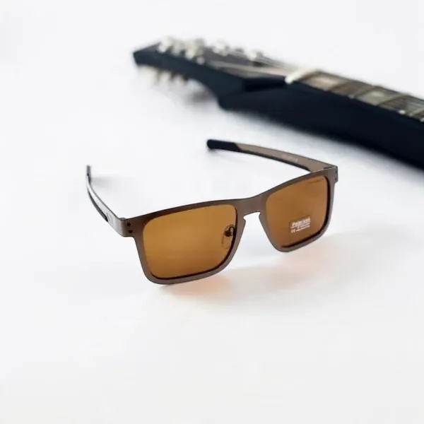 SwamiRaj_EyeWorld_Sporty_Sunglass_with_Black_Frame_&_Red_Rubber_Grip,__Stylish_Rich_Looking_UV_Protected_Polarized_Sunglasses_for_Men_&_Women_(4123_Brown_Full)