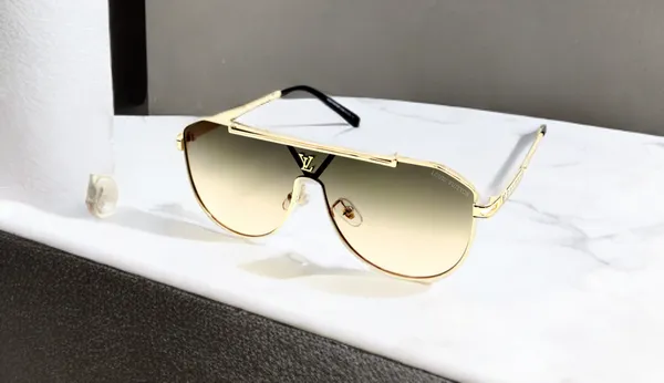 SwamiRaj_EyeWorld_One_Piece_Premium_Branded_Sunglasses_with_Stylish_Rich_Looking_UV_Protected_Polycarbonate_Lens_(22295_Golden_with_Brown)