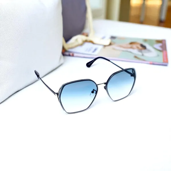 SwamiRaj_EyeWorld_Hexagon_Sunglasses_with_Rich_Looks_(Titanium_Frame,_Dual_Shaded_Polycarbonate_Lens,_UV_Protected)_(Blue_Matt)