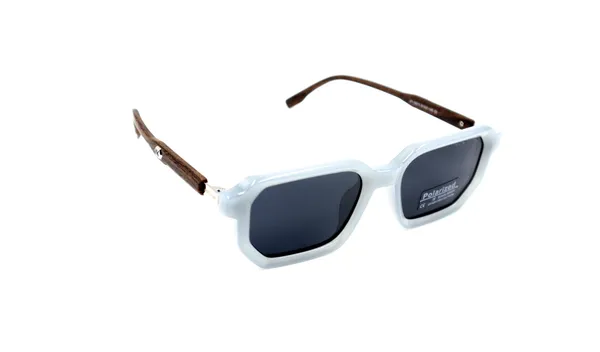 SwamiRaj_EyeWorld_Latest_Pestal_Grey_Polarized_Sunglasses_with_Wooden_Textured_Temples