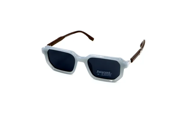 SwamiRaj_EyeWorld_Latest_Pestal_Grey_Polarized_Sunglasses_with_Wooden_Textured_Temples