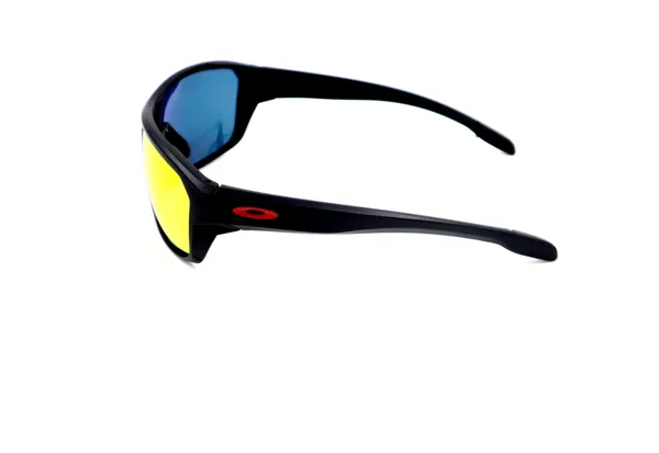 SwamiRaj_EyeWorld_Sporty_Sunglasses,_Medium,_Polarized_UV_Red_Mercury_Lens,_Soft_Matt_Lightweight_Frame_(Black-Red)