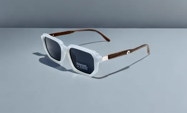 SwamiRaj_EyeWorld_Latest_Pestal_Grey_Polarized_Sunglasses_with_Wooden_Textured_Temples
