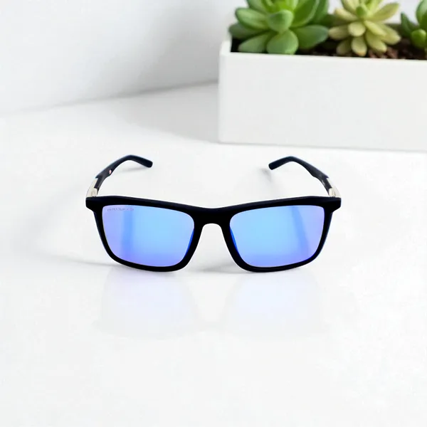 SwamiRaj_EyeWorld_Sporty_Sunglasses,_Medium,_Polarized_UV_Lens,_Lightweight_Frame_(Black_with_Blue_Mercury)