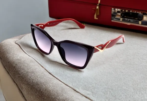 SwamiRaj_EyeWorld_Cat_Eye_Sunglasses_(Glossy_Frame,_Dual_Shaded_UV_Protected_Polycarbonate_Lens)