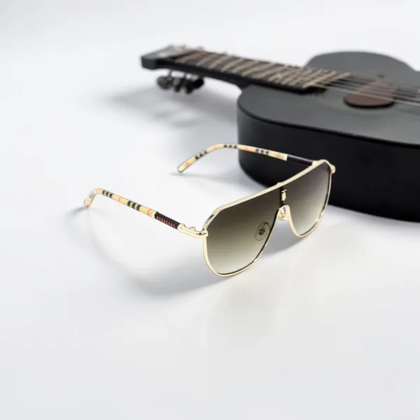 Burberry_One_Piece_Premium_Branded_Sunglasses_with_Stylish_Rich_Looking_UV_Protected_Polycarbonate_Lens_for_Men_&_Women_Burberry_First_Copy