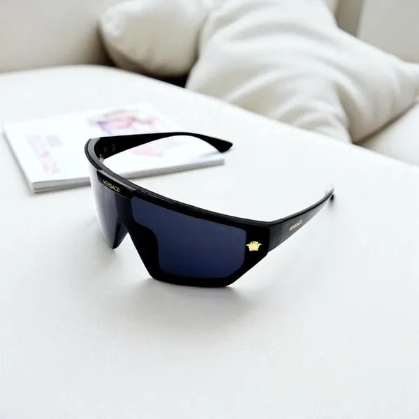 SwamiRaj_EyeWorld_Broad_One_piece_Sunglasses_(Glossy_Finish_Frame,_Polycarbonate_Lens,_UV_Protected)_(Black)_|