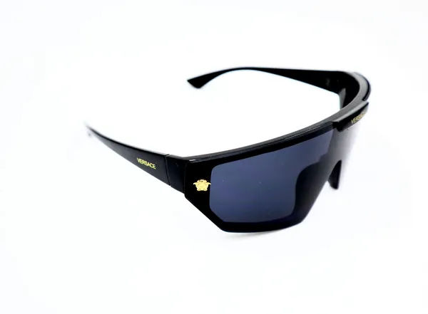 SwamiRaj_EyeWorld_Broad_One_piece_Sunglasses_(Glossy_Finish_Frame,_Polycarbonate_Lens,_UV_Protected)_(Black)_|