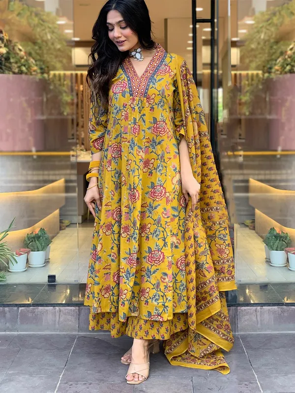 Women_Rayon_Floral_Printed_Kurta_Palazzo_Dupatta_Set