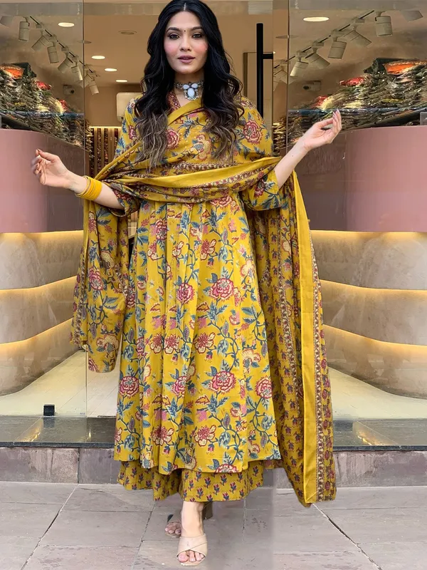 Women_Rayon_Floral_Printed_Kurta_Palazzo_Dupatta_Set