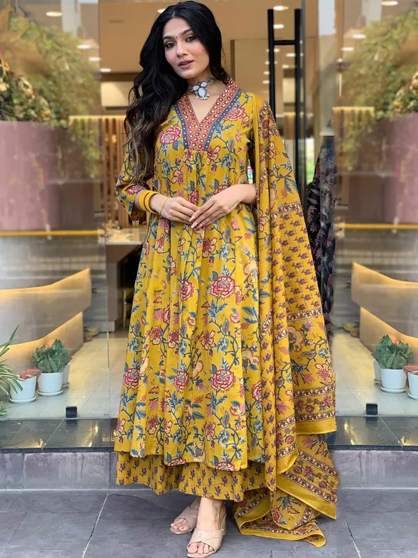 Women_Rayon_Floral_Printed_Kurta_Palazzo_Dupatta_Set