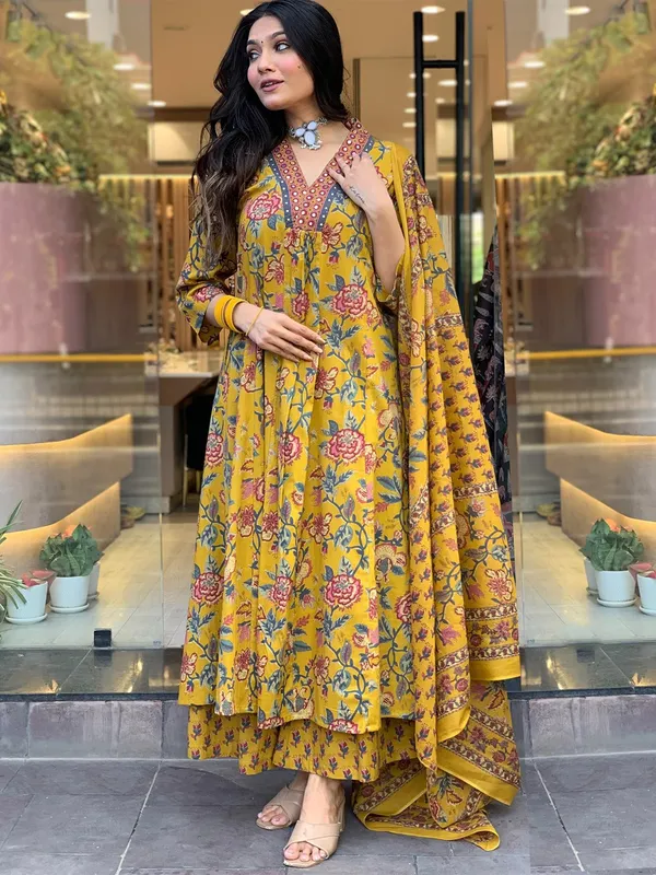 Women_Rayon_Floral_Printed_Kurta_Palazzo_Dupatta_Set