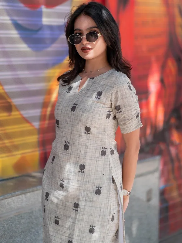 Yagnik_fashion_New_Festival_and_Daily_Wear_Stylish_Rayon_Kurta_Set_With_one_Side_Pocket