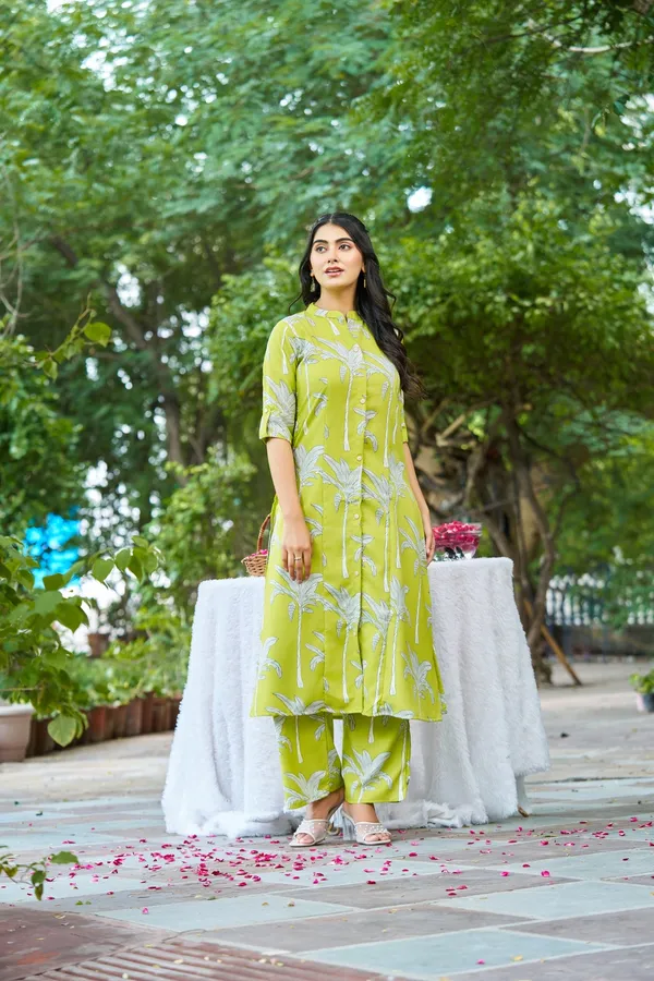 Yagnik_fashion_New_Festival_and_Daily_Wear_Stylish_Rayon_Kurta_Set_With_one_Side_Pocket