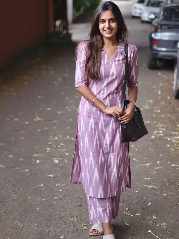 Yagnik_fashion_New_Festival_and_Daily_Wear_Stylish_Rayon_Kurta_Set_With_one_Side_Pocket