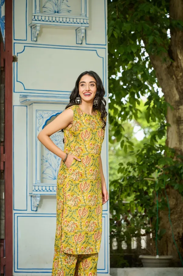 Yagnik_fashion_New_Festival_and_Daily_Wear_Stylish_Rayon_Kurta_Set_With_one_Side_Pocket