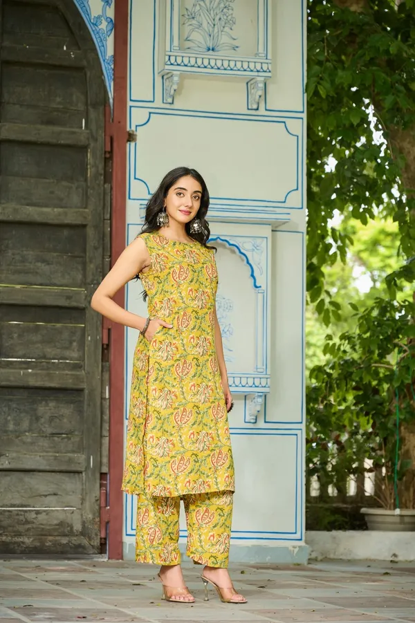 Yagnik_fashion_New_Festival_and_Daily_Wear_Stylish_Rayon_Kurta_Set_With_one_Side_Pocket