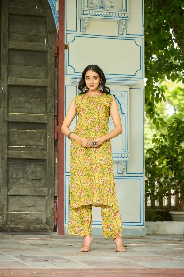 Yagnik_fashion_New_Festival_and_Daily_Wear_Stylish_Rayon_Kurta_Set_With_one_Side_Pocket