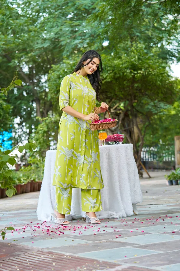 Yagnik_fashion_New_Festival_and_Daily_Wear_Stylish_Rayon_Kurta_Set_With_one_Side_Pocket