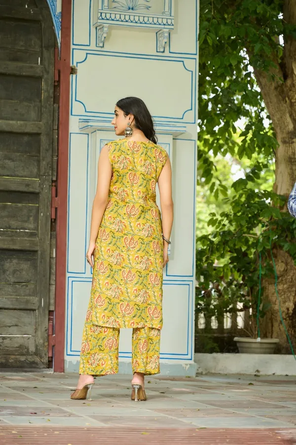 Yagnik_fashion_New_Festival_and_Daily_Wear_Stylish_Rayon_Kurta_Set_With_one_Side_Pocket