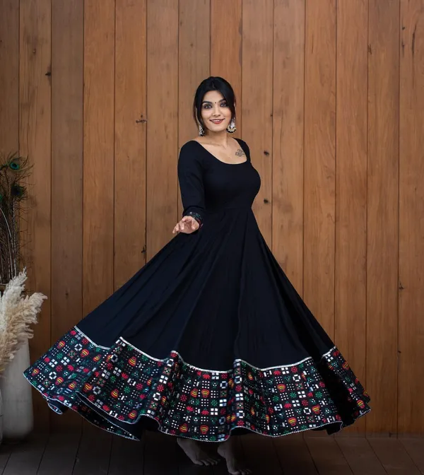 Black_Rayon_Digital_Print_Border_Full_Sleeve_Gown_For_Women