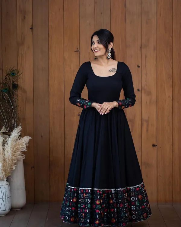 Black_Rayon_Digital_Print_Border_Full_Sleeve_Gown_For_Women