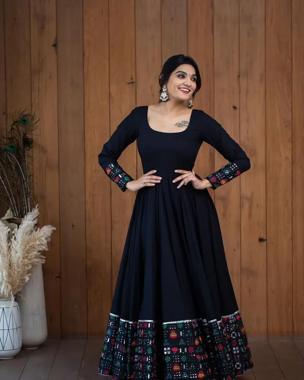 Black_Rayon_Digital_Print_Border_Full_Sleeve_Gown_For_Women