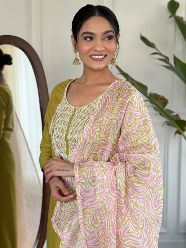 Embroidery_Kurti_Set