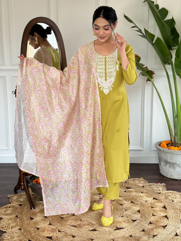 Embroidery_Kurti_Set
