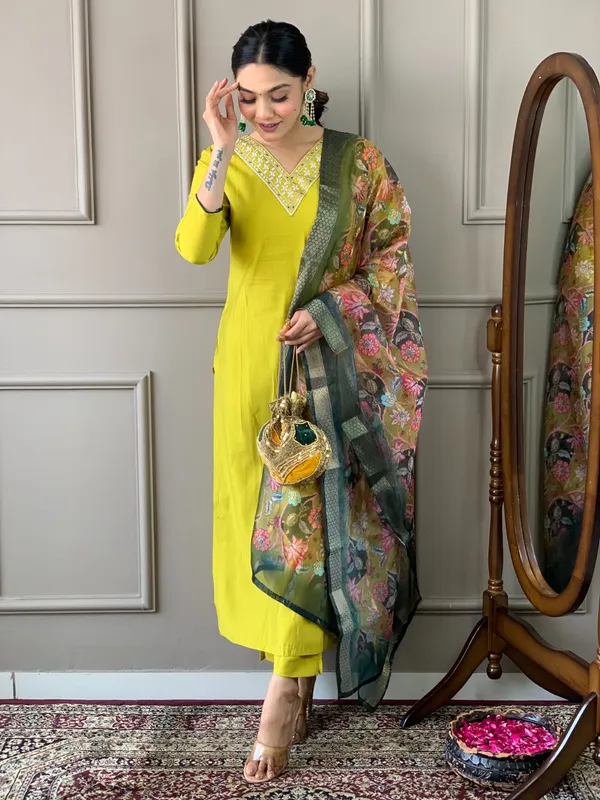 Embroidery_Kurti_Set
