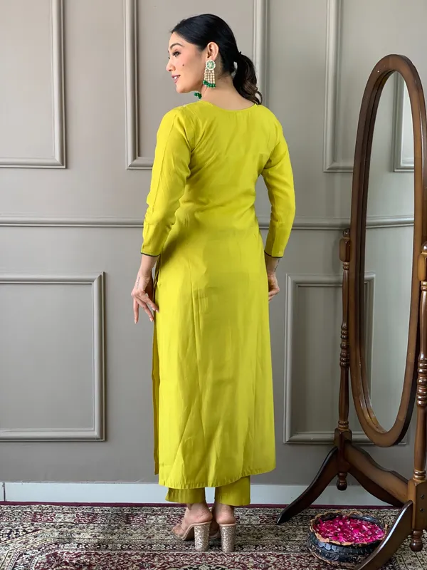 Embroidery_Kurti_Set