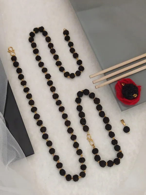 Combo_Regular_Black_Of_4_Natural_Rudraksh_Products_Natural_Rudraksh_Mala,_Bracelet_&_2_Pendants_For_Male