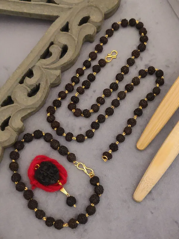 Combo_Regular_Black_Of_4_Natural_Rudraksh_Products_Natural_Rudraksh_Mala,_Bracelet_&_2_Pendants_For_Male