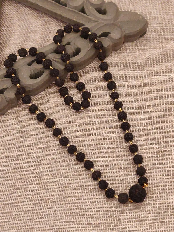 Black__Natural_Rudraksh_Mala_For_Men_|_Attached_Pendant
