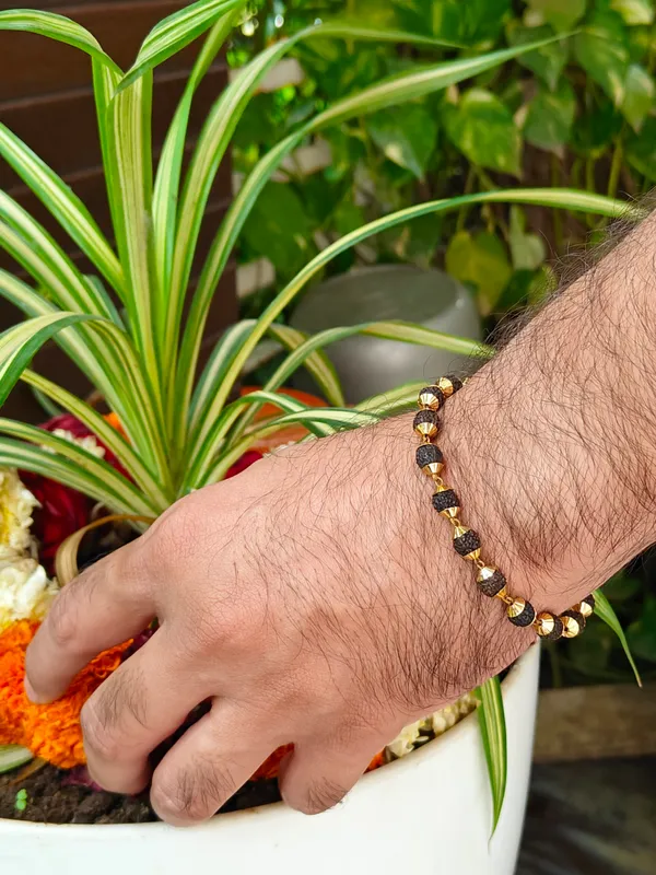 Gold_Plated__Natural_Rudraksh_Bracelet_For_Unisex