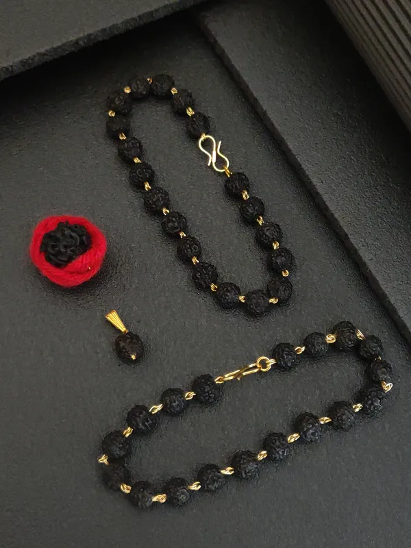 Regular_Black_2_Natural_Rudraksh_Bracelet_+_2_Pendants_For_Male_(Pack_Of_2)
