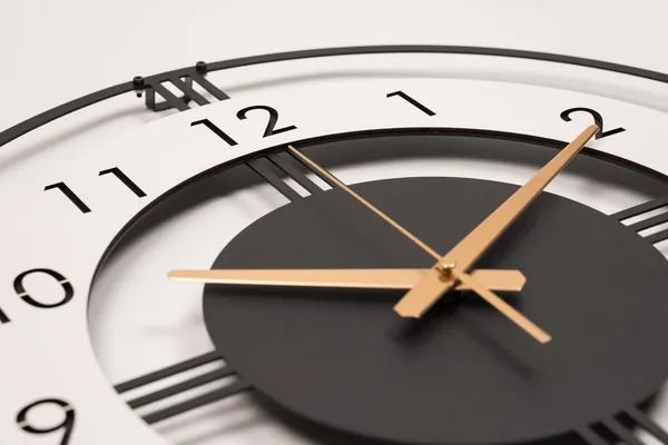 Black_And_White_Designer_Metal_Wall_Clock_For_Home/Office_&_Living_Room