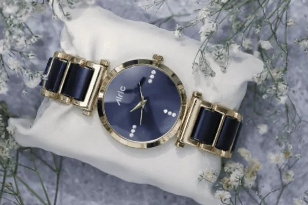 Gold_&_Black_Round_Quartz_Analog_Wrist_Watch_For_Girls_(13.6_Mm_Dial)