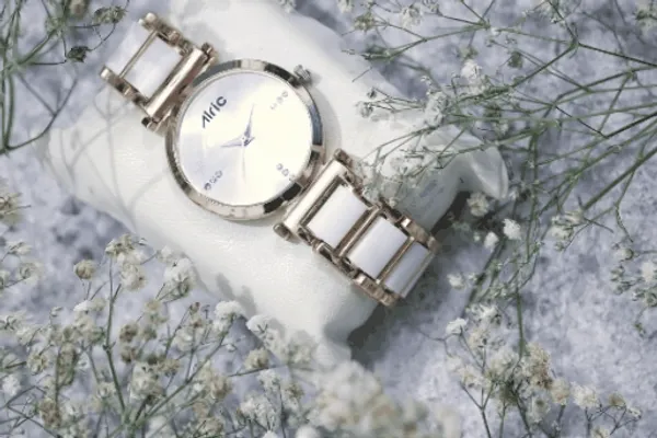 Rose_Gold_&_White_Round_Quartz_Analog_Wrist_Watch_For_Women_(13.6_Mm_Dial)