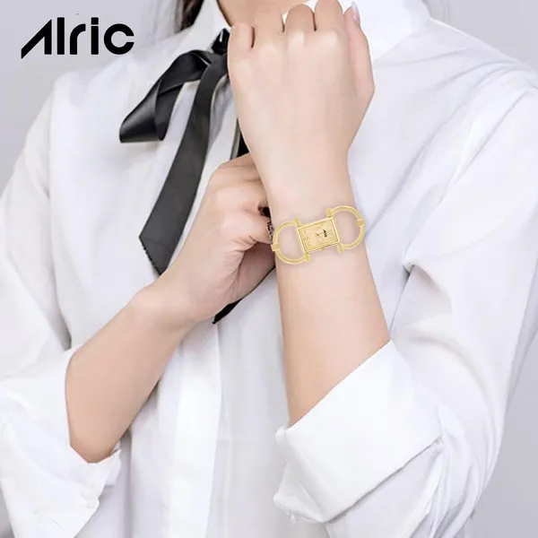 Gold_Square_Quartz_Analog_Wrist_Watch_For_Girls_(30_Mm_Dial)