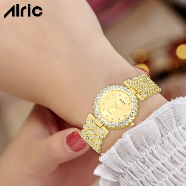 Gold_Round_Quartz_Analog_Wrist_Watch_For_Girls_(30_Mm_Dial)