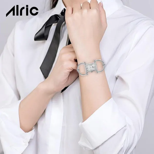 Silver_Square_Quartz_Analog_Wrist_Watch_For_Girls_(30_Mm_Dial)