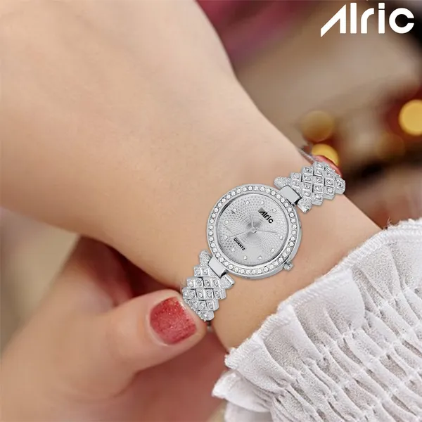 Silver_Round_Quartz_Analog_Wrist_Watch_For_Girls_(30_Mm_Dial)