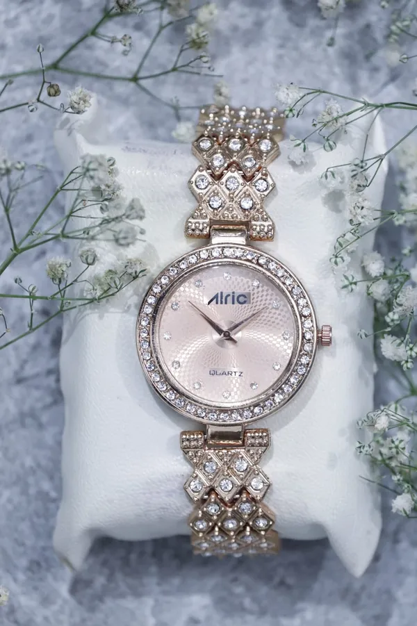 Gold_Round_Quartz_Analog_Wrist_Watch_For_Girls_(13.6_Mm_Dial)