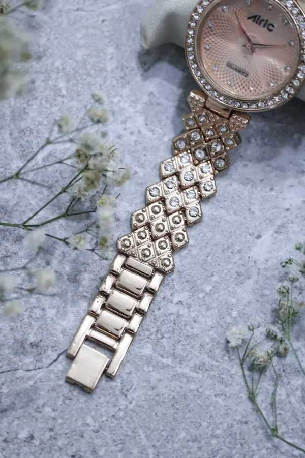 Gold_Round_Quartz_Analog_Wrist_Watch_For_Girls_(13.6_Mm_Dial)